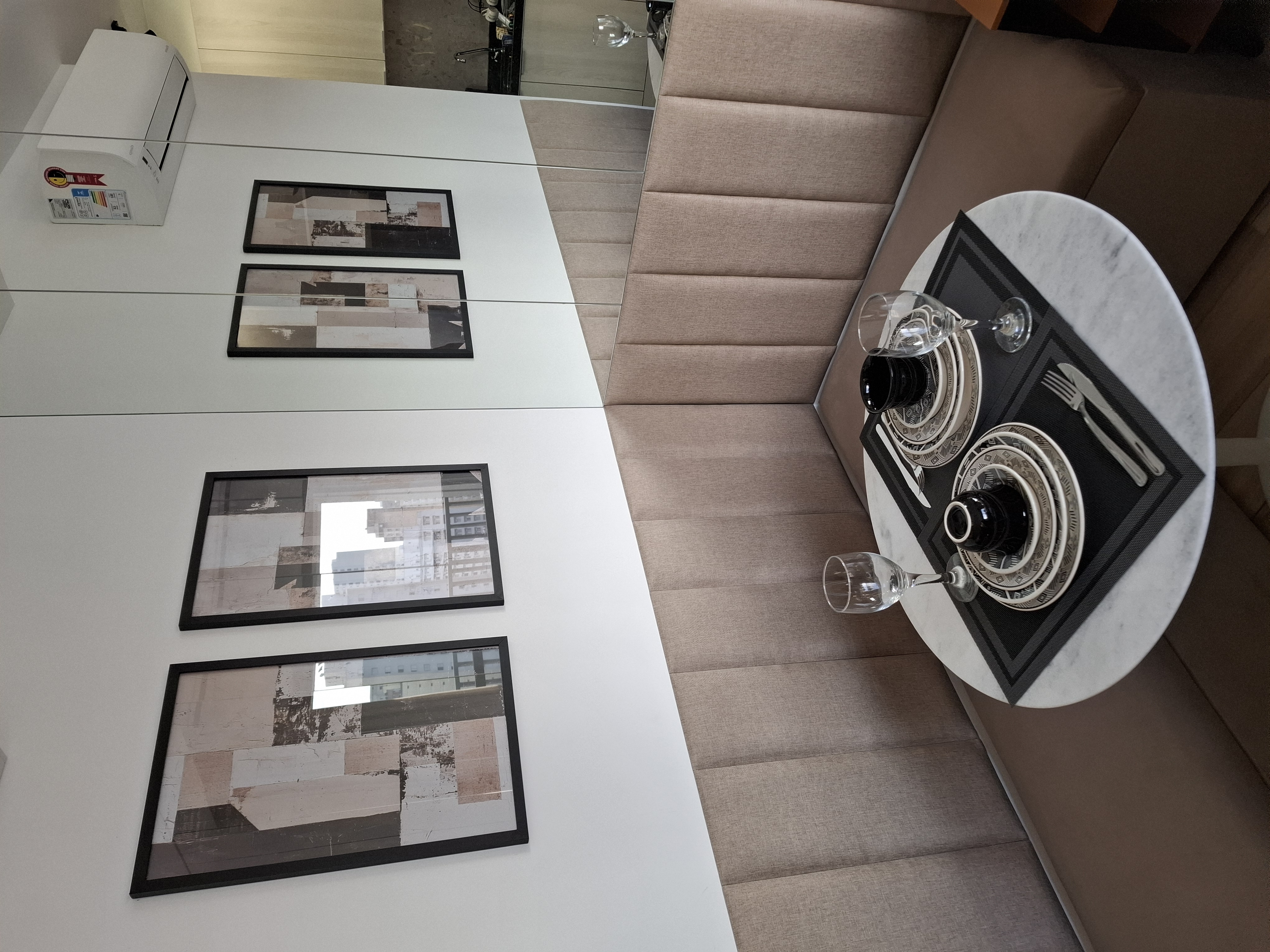 Mesa de mármore para refeições